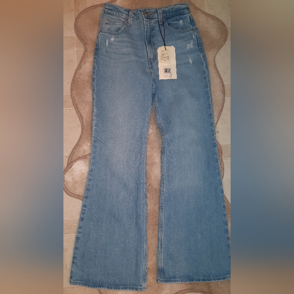 Levis 70s high flare jeans size 26 new with tags